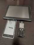 stare telefony + tablet
