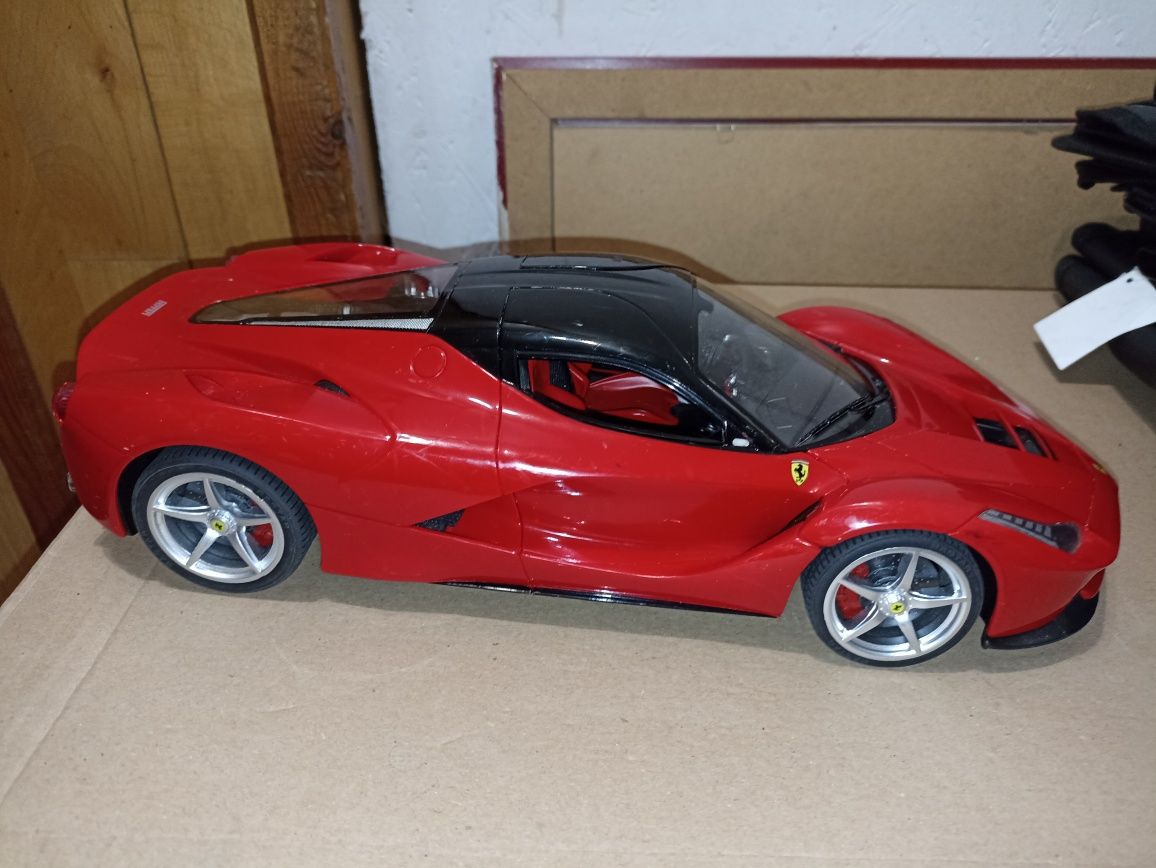 Duży model samochodu Ferrari LaFerrari skala 1:14
