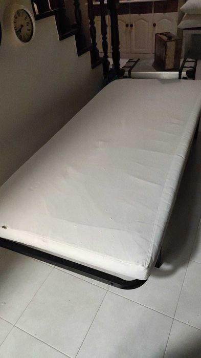 Cama solteiro como nova