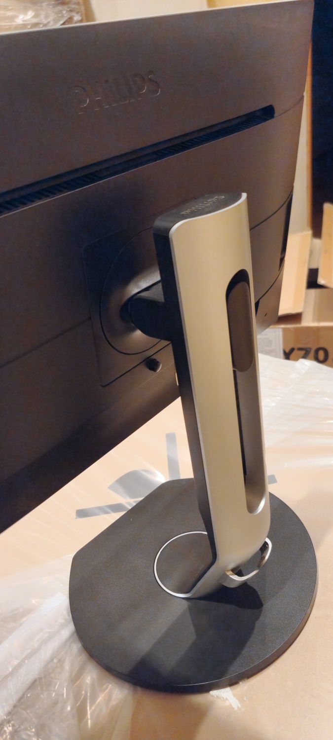 Монітор Philips 241P6Q