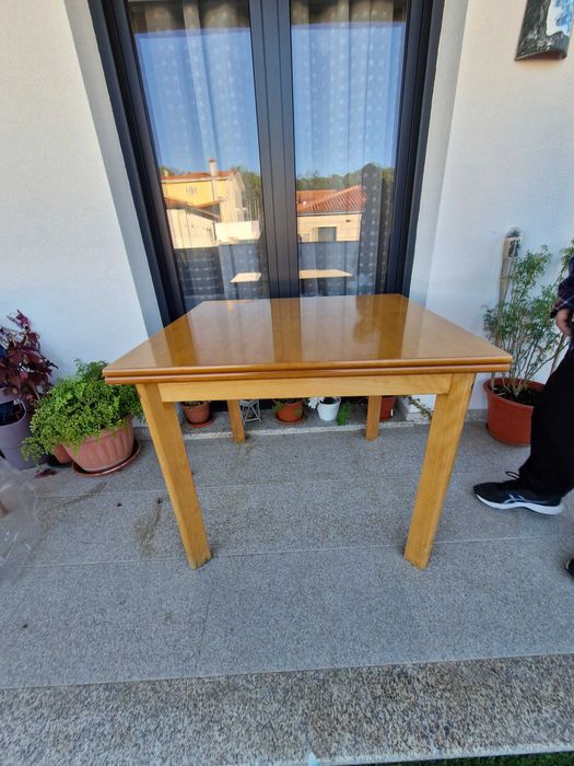 Mesa de jantar extensível