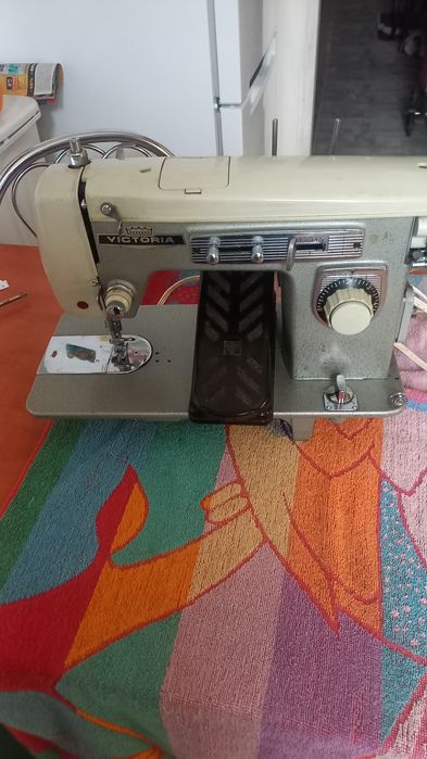 Maszy do szycia Victoria walizkowa