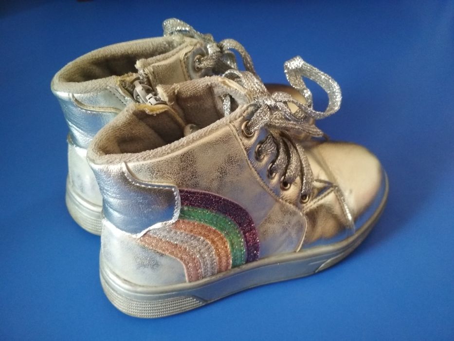 Красивые ботинки для девочки