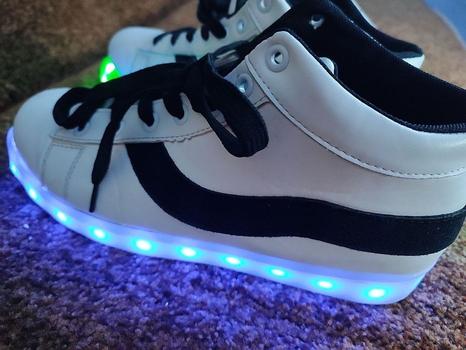 Кабель USB- A to iP фирма Borofone. Новый! Длина 1 м. Белый.