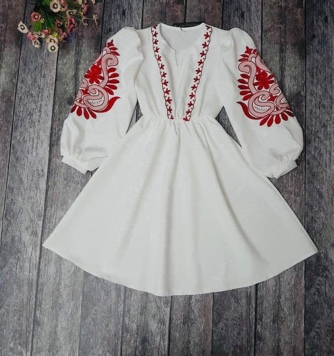 Сукня з вишивкою для дівчинки/люкс/