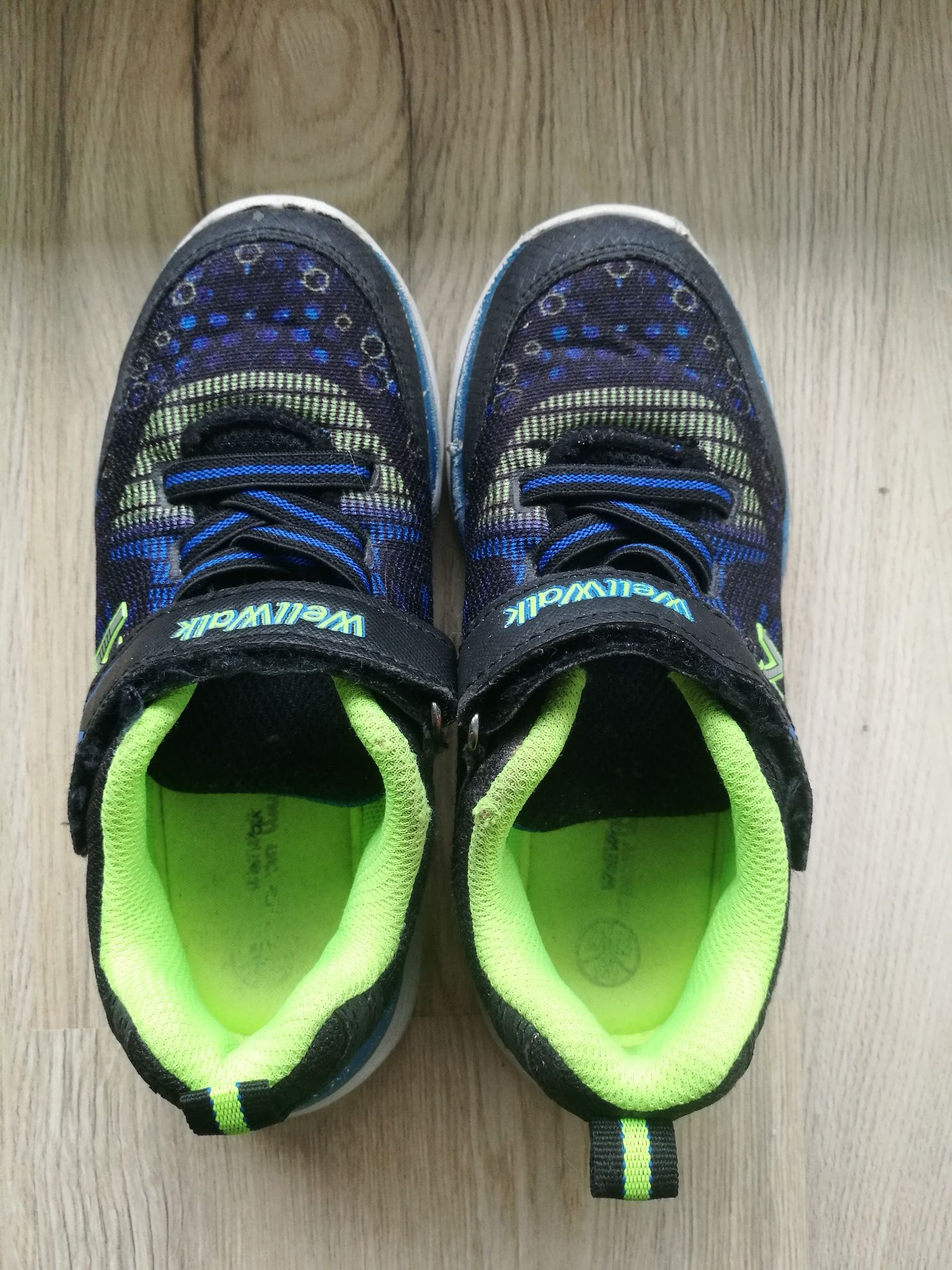 Buty chłopięce 29 adidasy na rzepy