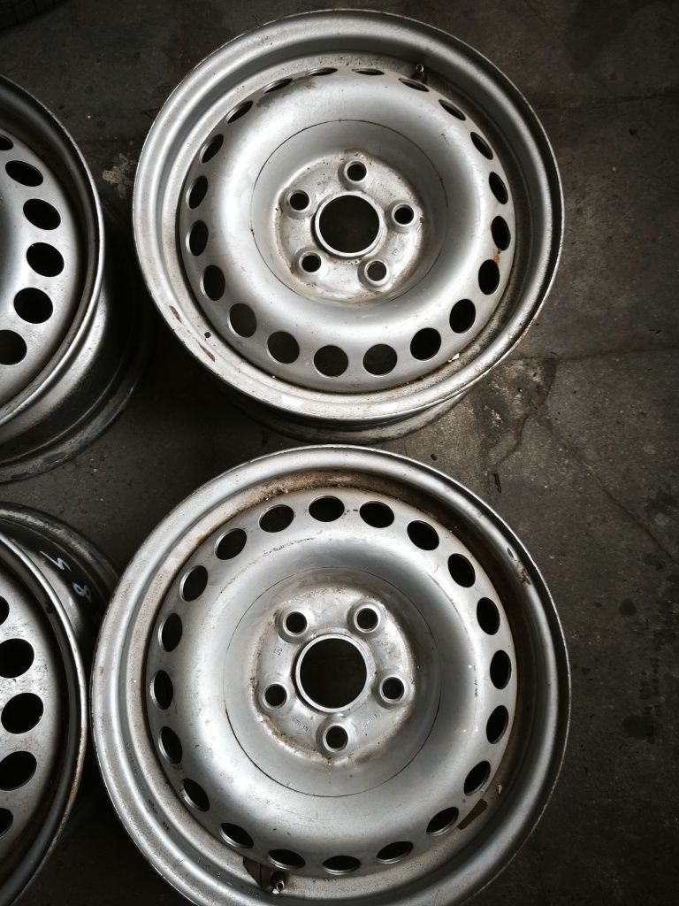 [736] 4 szt. Felgi stalowe VW T5, T6 5x120x16