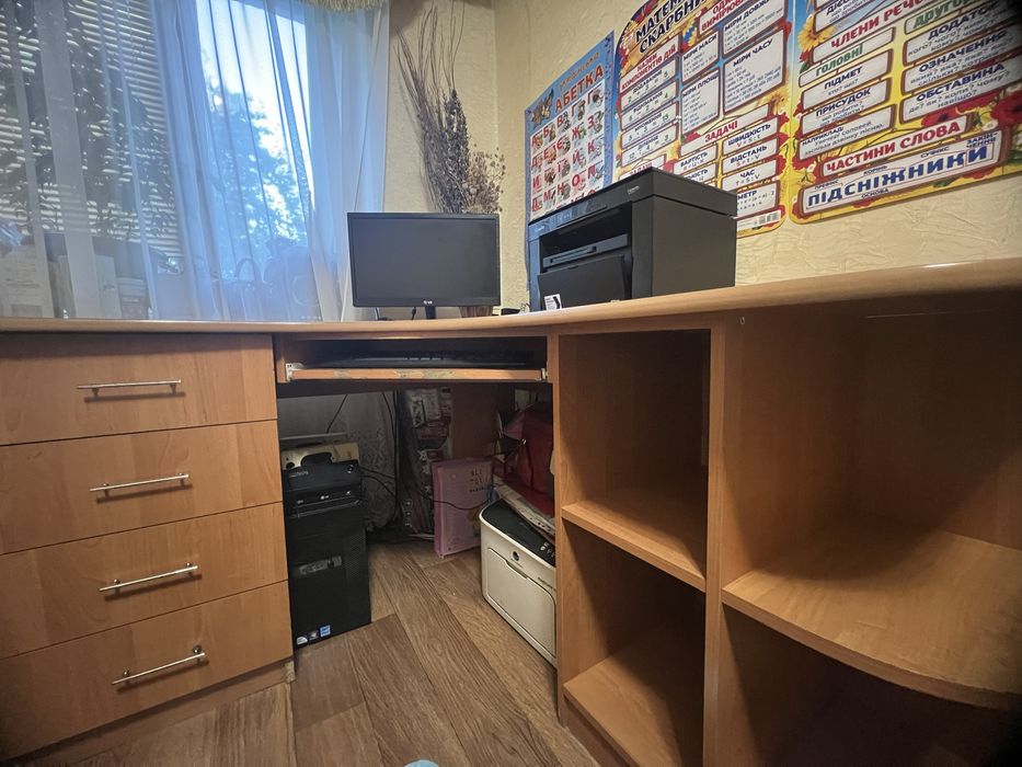 Стіл в гарному стані