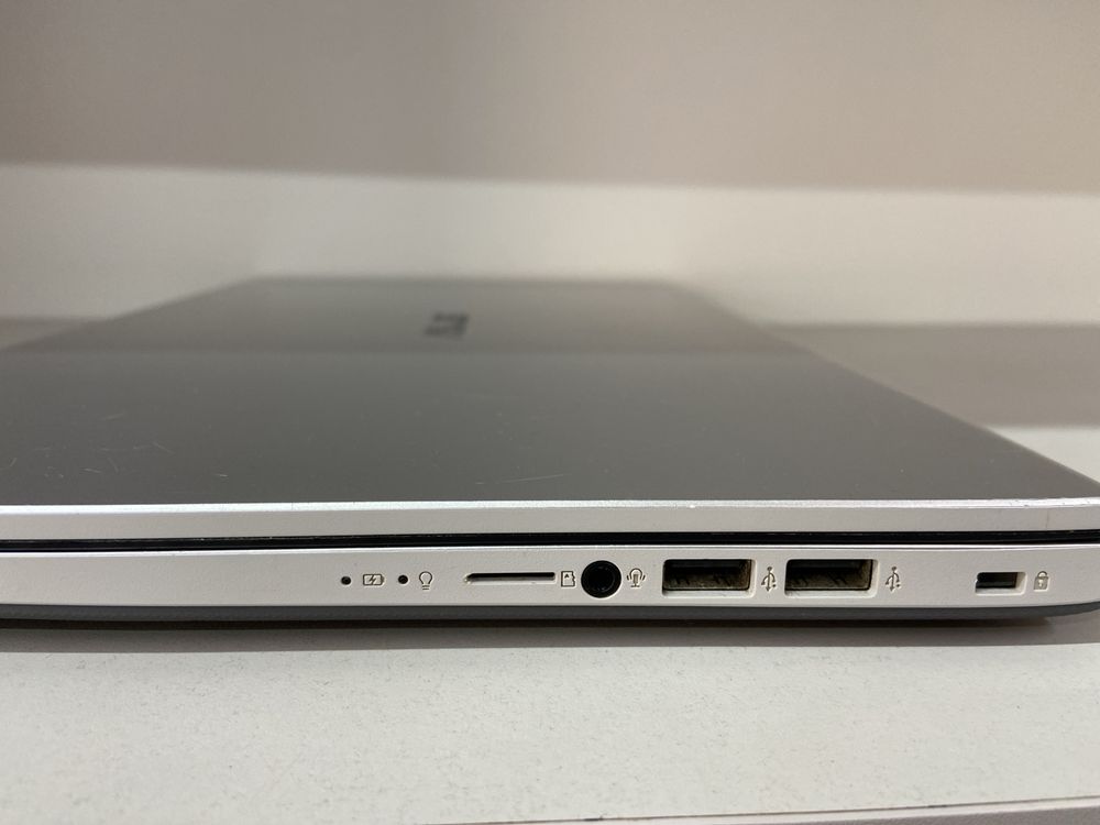 Laptop Asus F509J