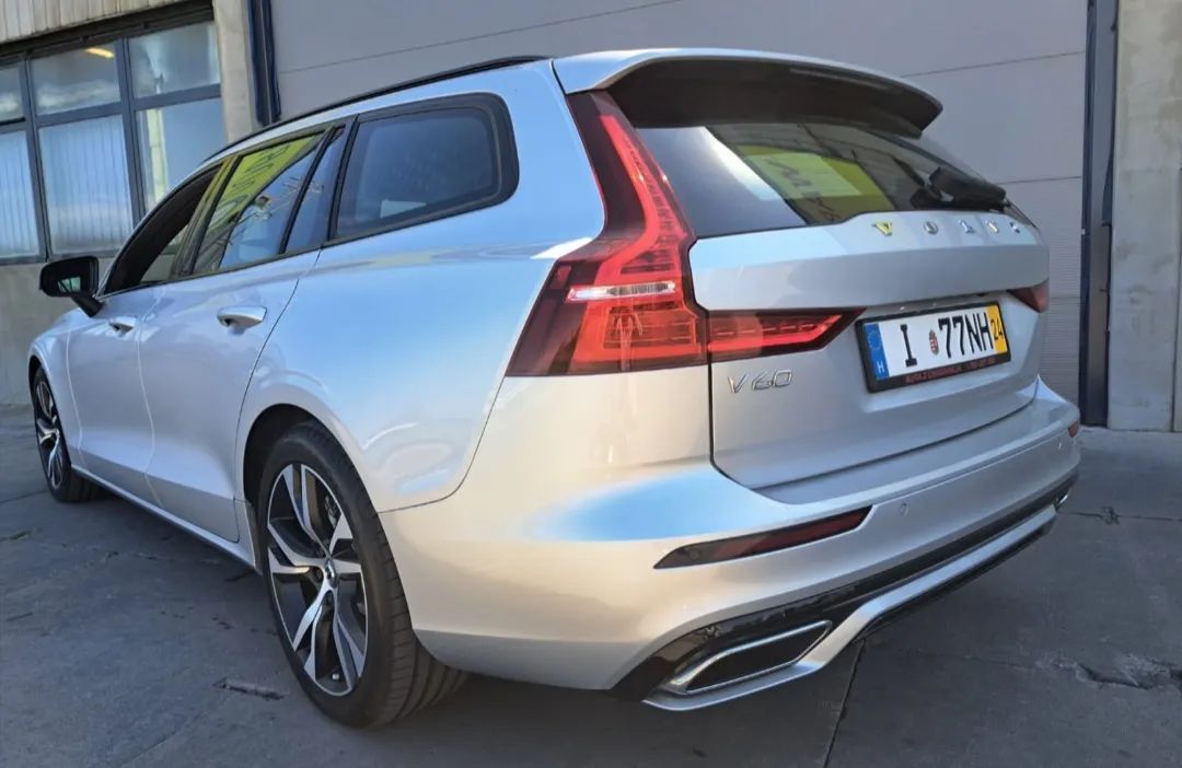 Volvo V60 83.000 Km Przebiegu R- design Kamery- Skóry-1 Rok Gwarancji !