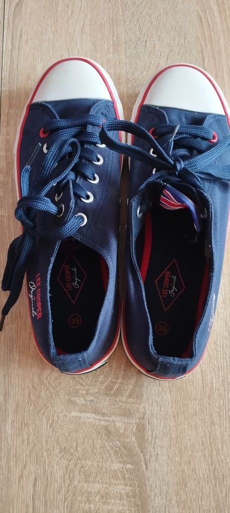 Tenisówki rozmiar 39 firmy Lee Cooper