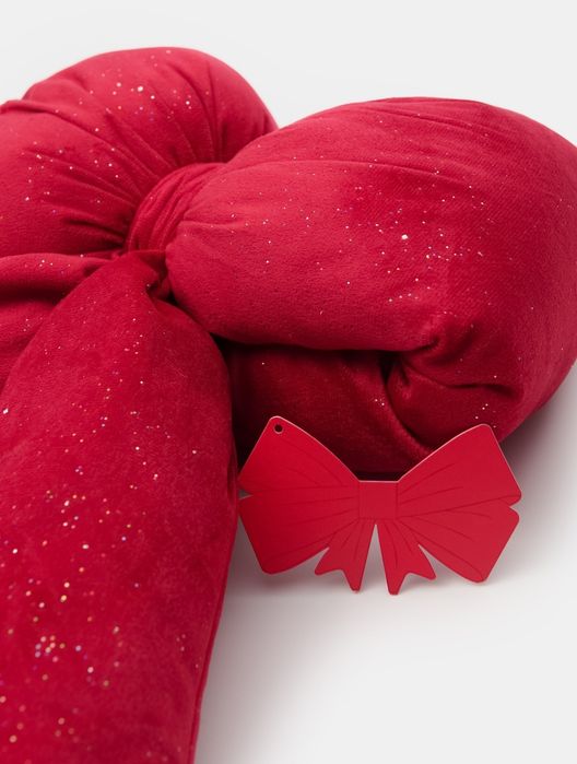 Poduszka dekoracyjna w kształcie kokardy czerwona świąteczna kokarda