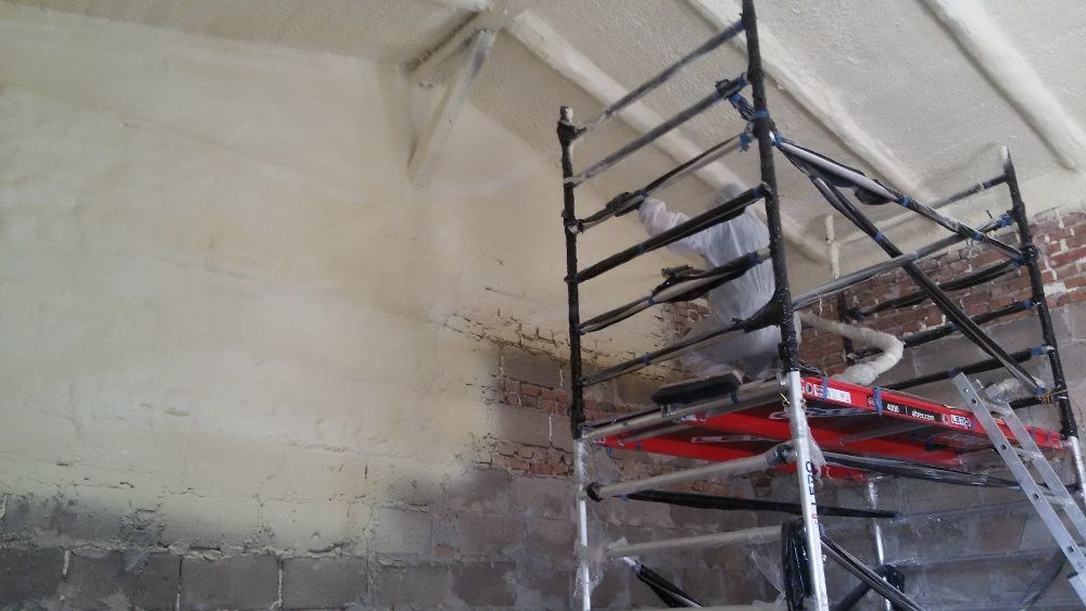 Ocieplanie pianką Izolacje natryskowe pianą PUR Ocieplanie poddasza