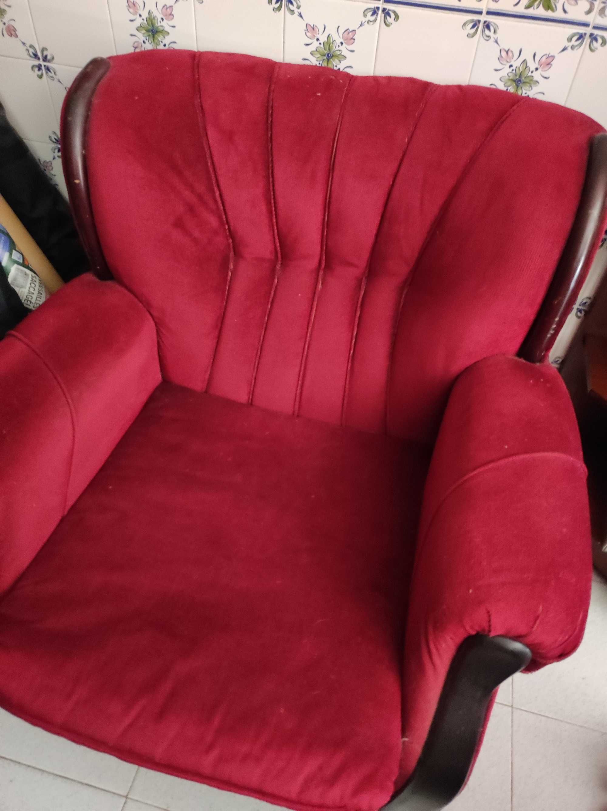 Sofá 3 lugares + 2 sofás de um lugar + microondas