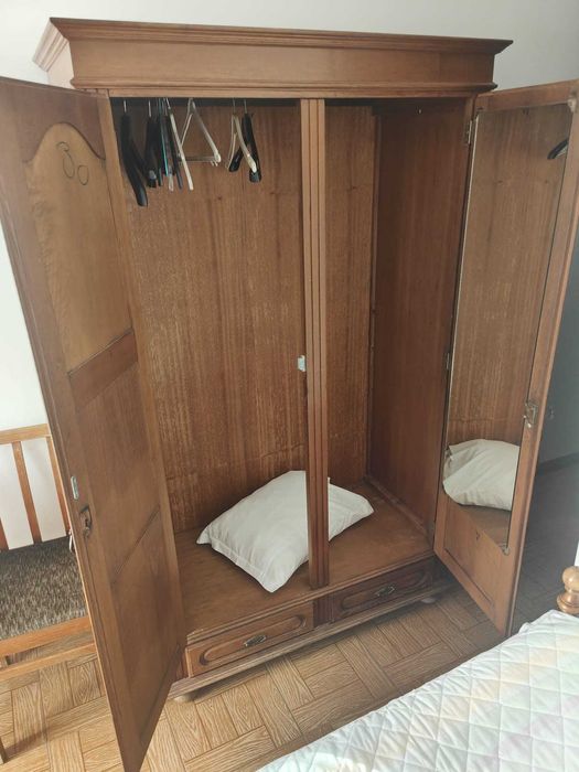 Armário de madeira 2 portas