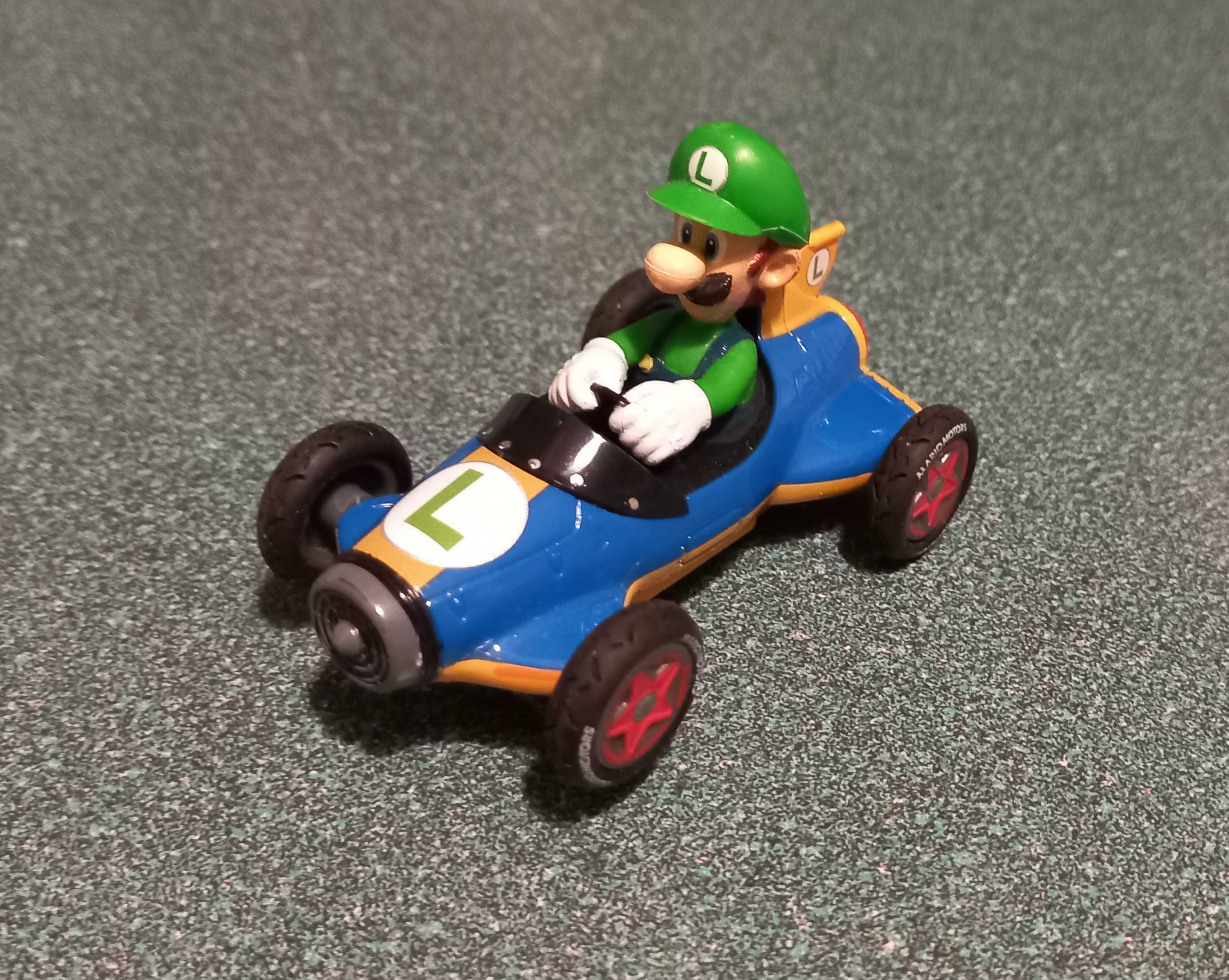 Luigi, Mario Kart Mach 8, auto na tor Carrera Go, skala 1:43