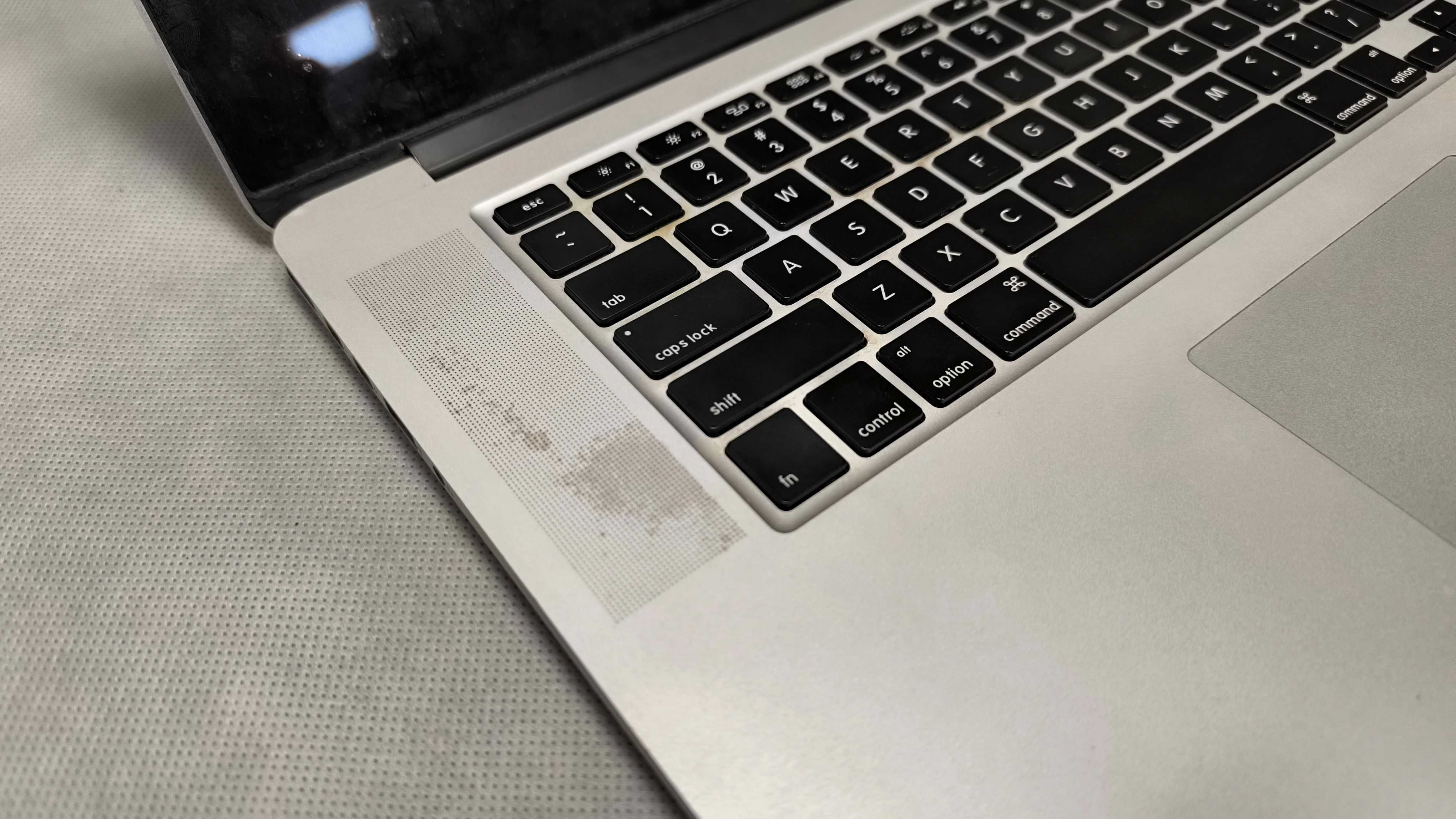 MacBook Pro (Retina, 15-inch, Late 2013)  - sprawny