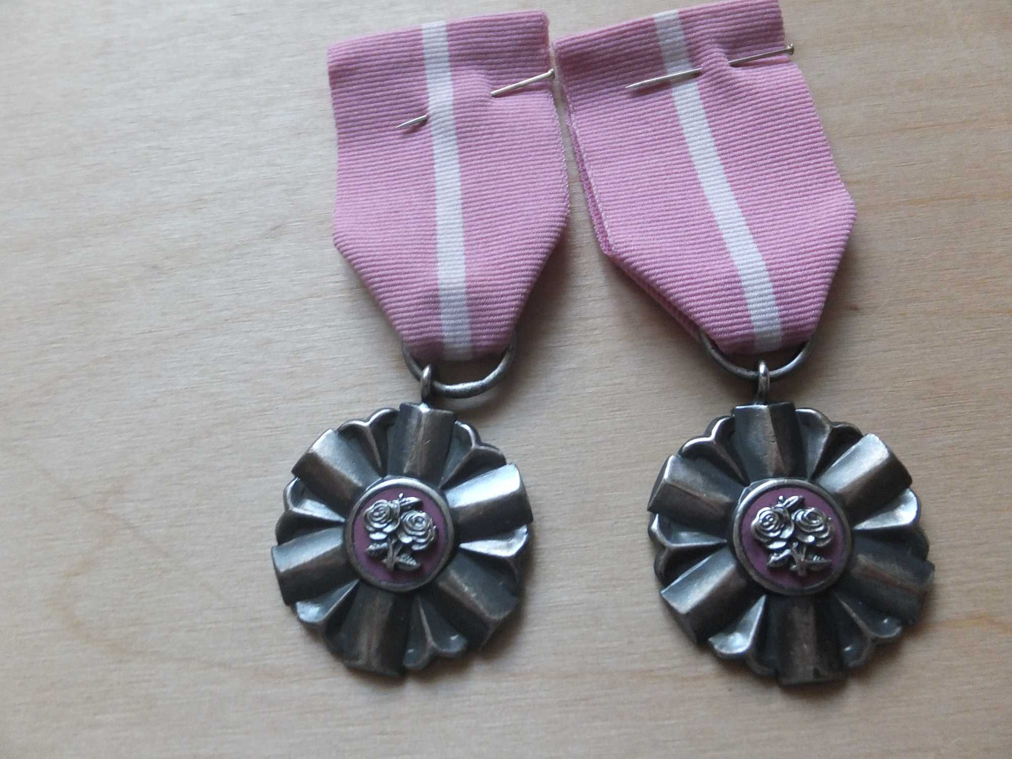 2x medale za długoletnie pożycie małżeńskie RP