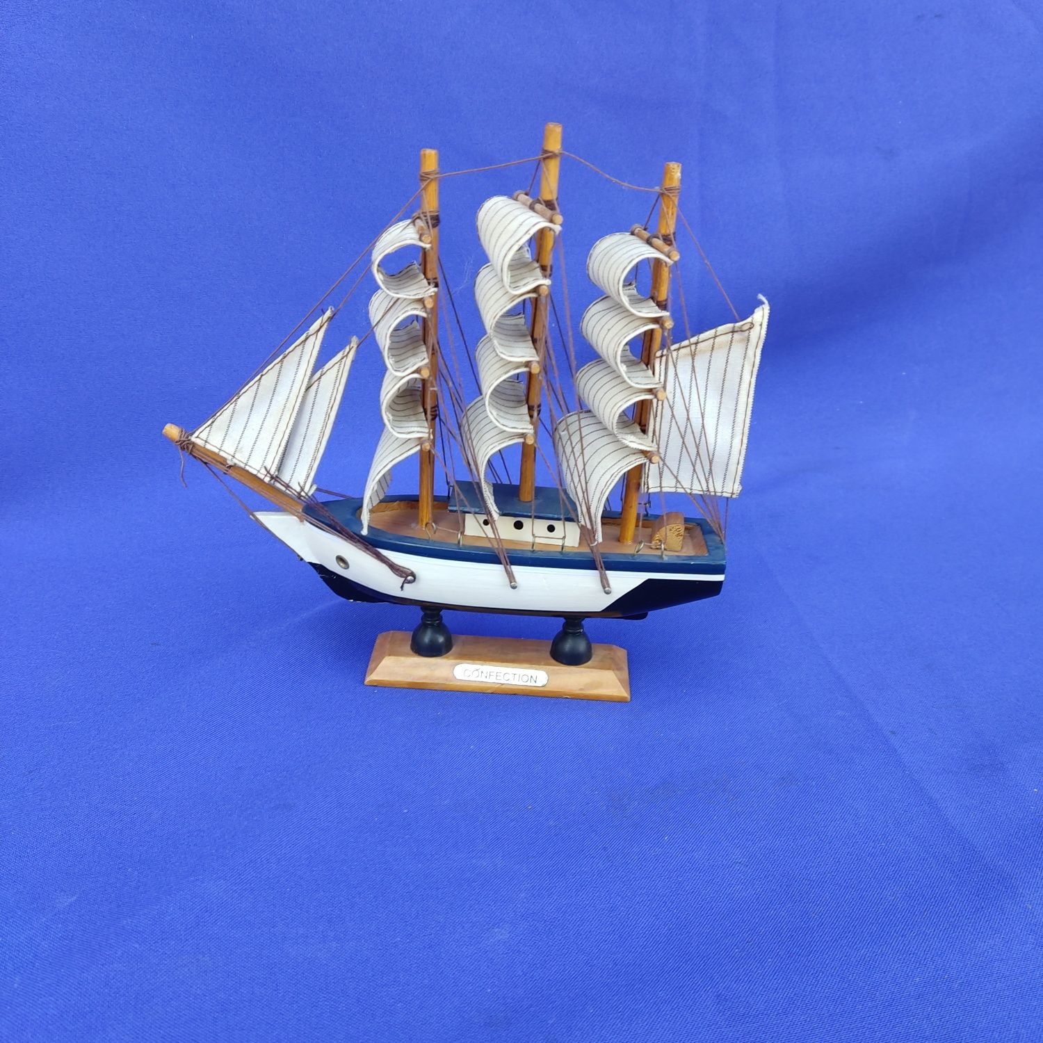 Игрушечная модель корабля корабль парусник