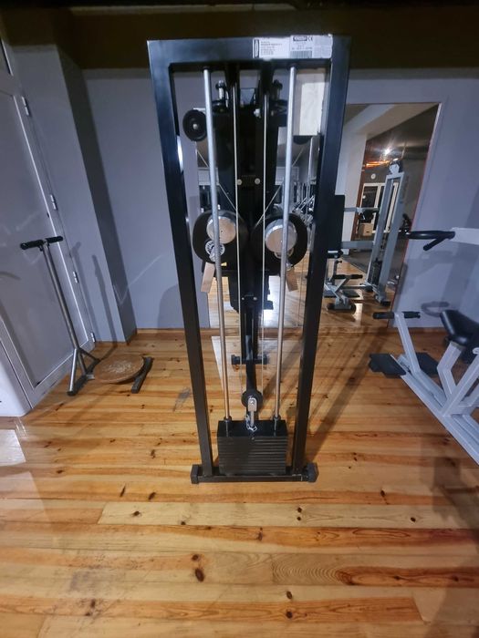 Maq. Elevação lateral de ombros