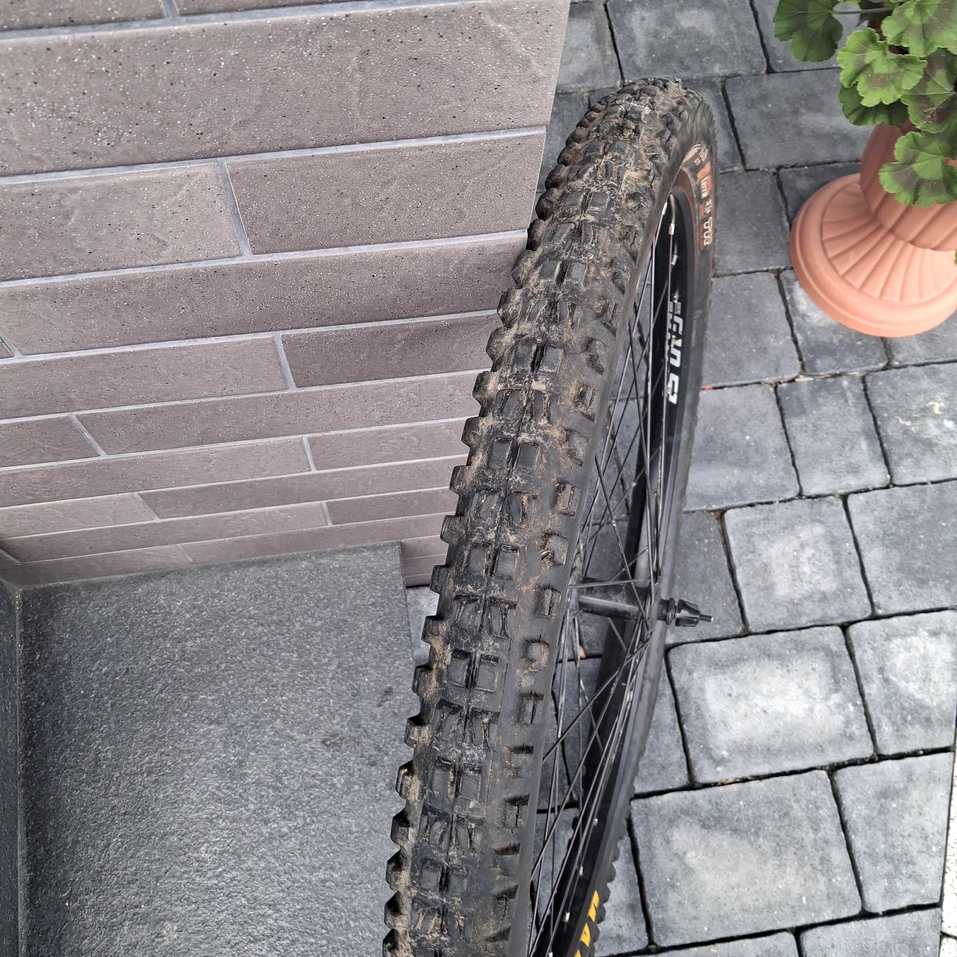 Przednie kolo maxxis
