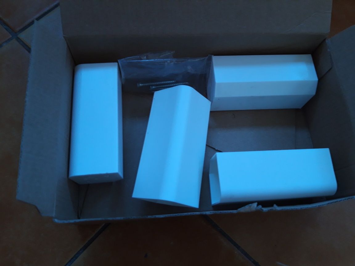 Stopki pod szafkę  białe 4szt dl.10cm