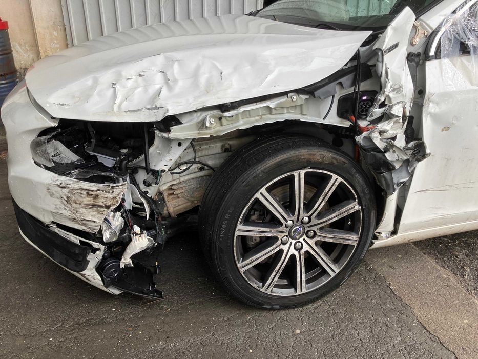 Salvado  Volvo V60 I D6 Hybrid AWD | 2017 | 163.614 Km
