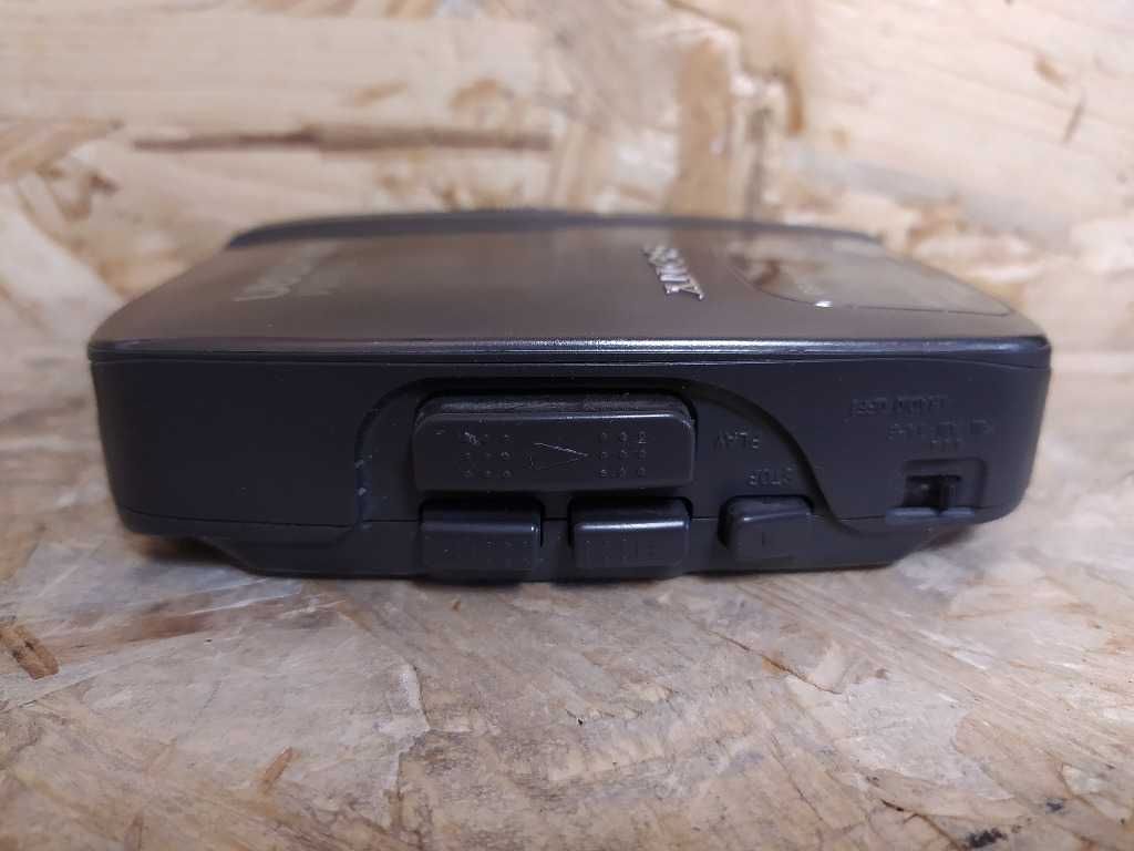 Leitor de cassete Sony Walkman dos anos 90. inclui leitor de radio