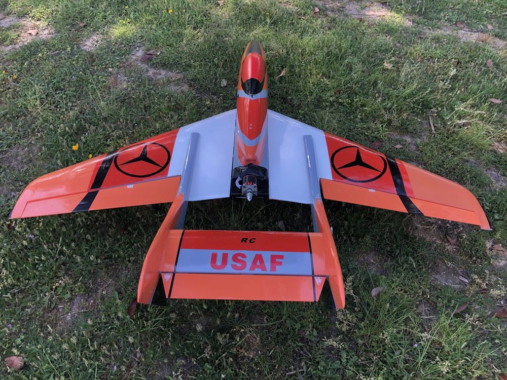 Aviao RC Jato BobCat 52 fibra e balsa eléctrico ou combustao