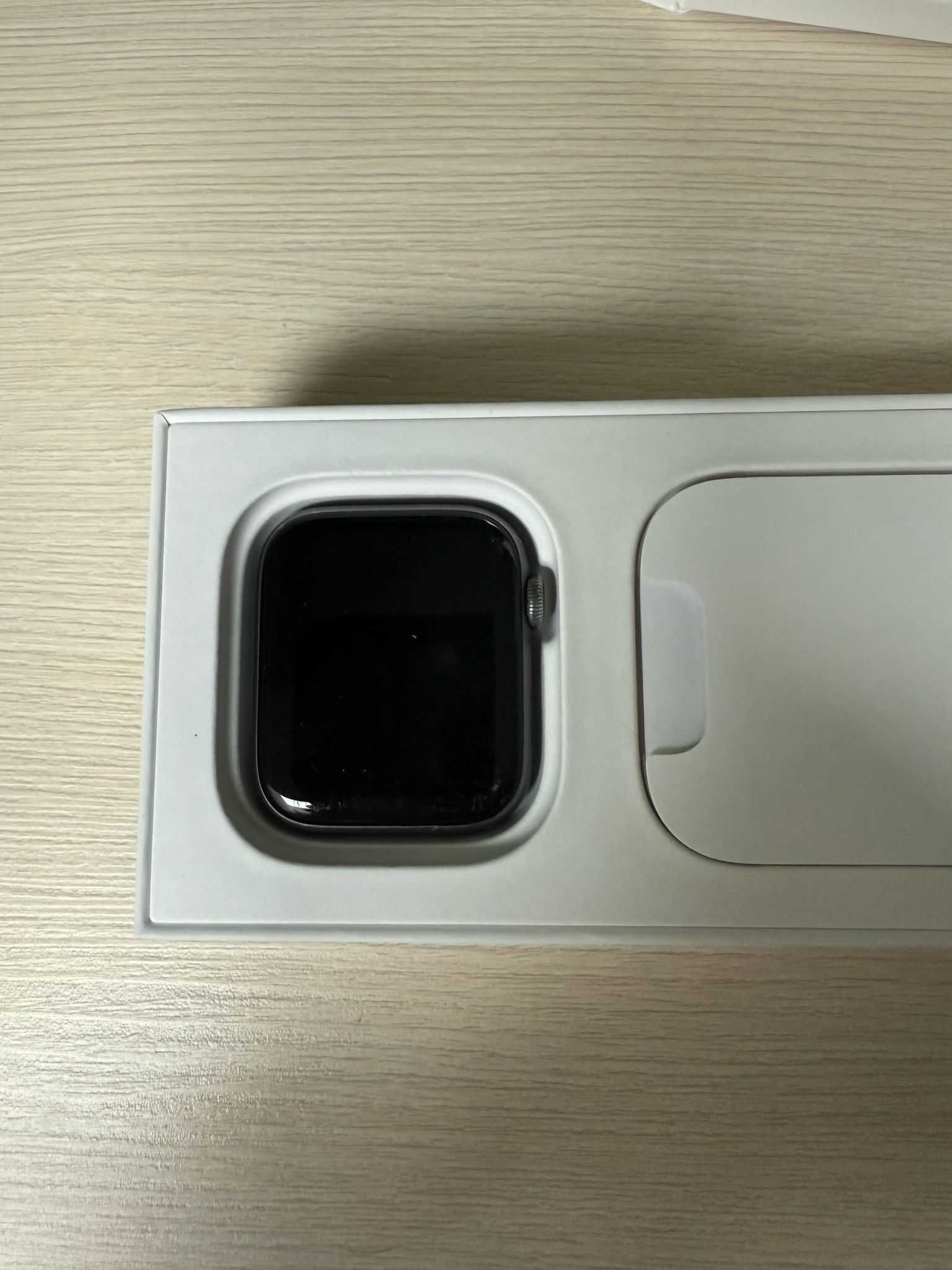 Apple Watch Series 4 Space Gray 44mm Black Sport Band
