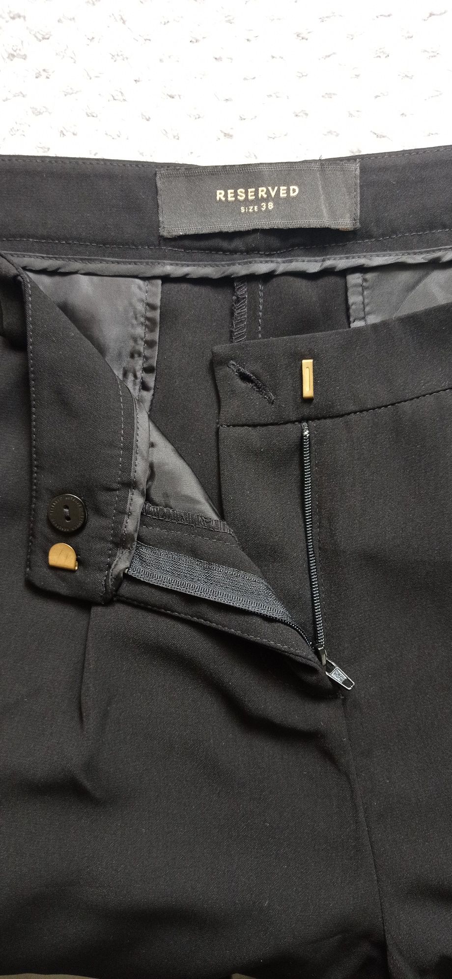 Spodnie czarne Reserved r.38