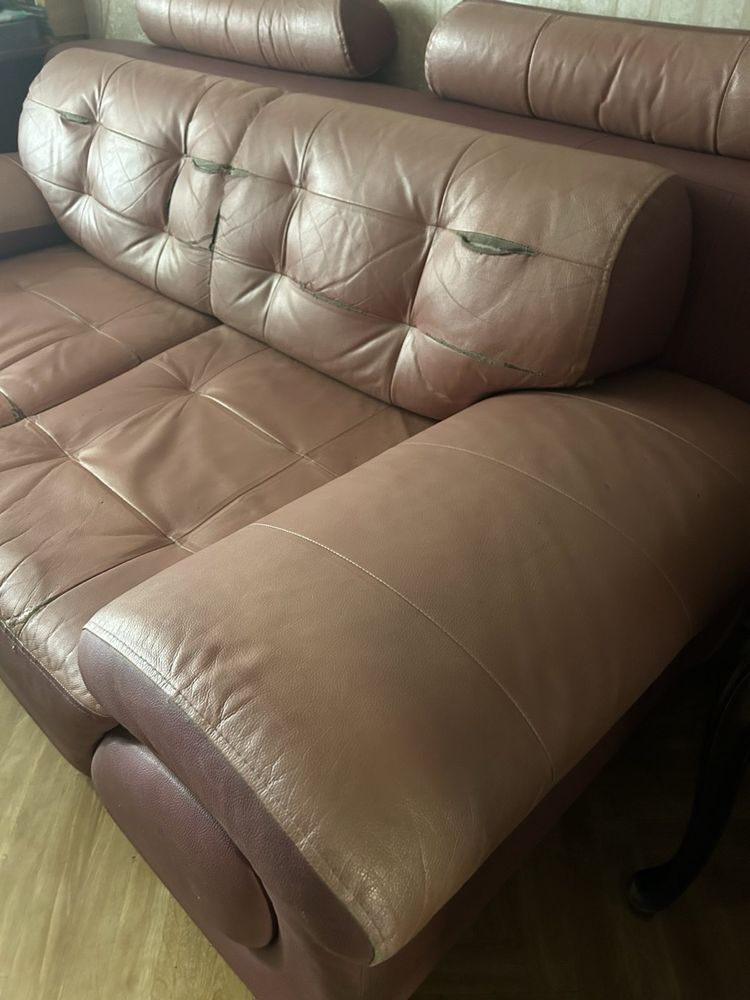 Продам розкладний диван оббивка комбінована (шкіра + шкірозамінник)