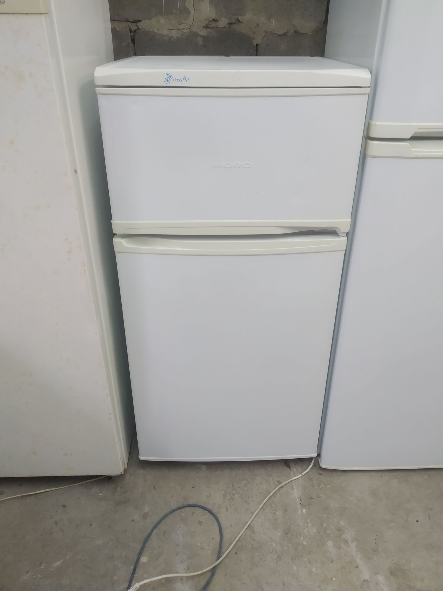 Маленький холодильник двохкамерний норд