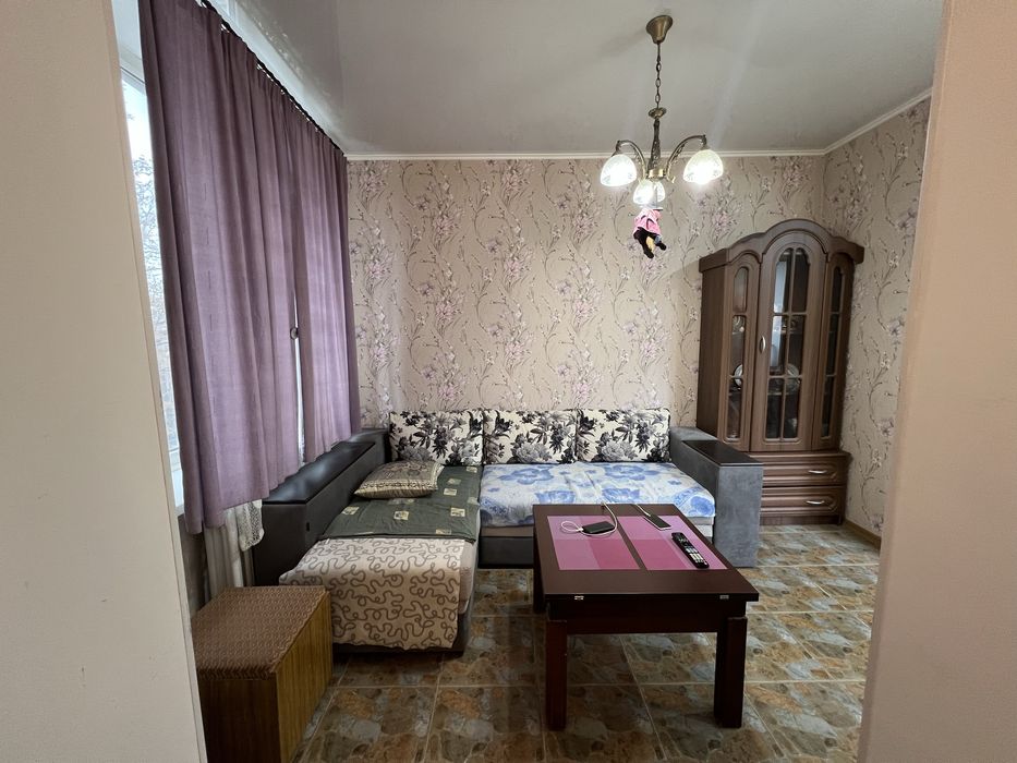 Продам 3-х кімнатну квартиру на Югоці