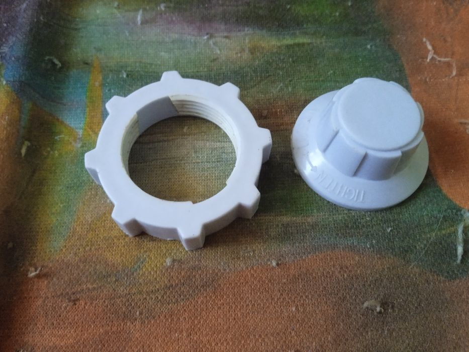 Набор заглушка и гайка на вентилятор. Б/у