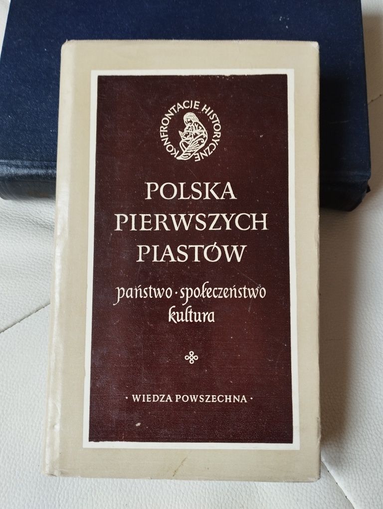 Manteuffl Polska pierwszych Piastów