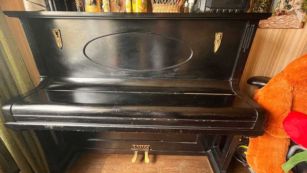 Фортепіано, рарітет, в гарному стані, більше століття  віку, строїть