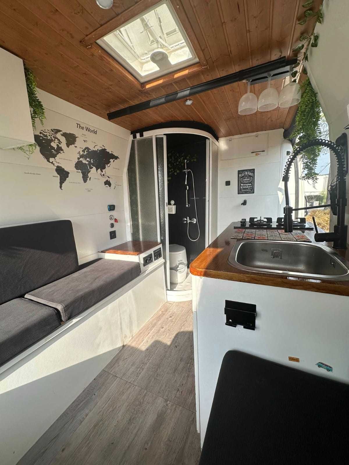 Fiat Ducato Camper Van (duche interior)
