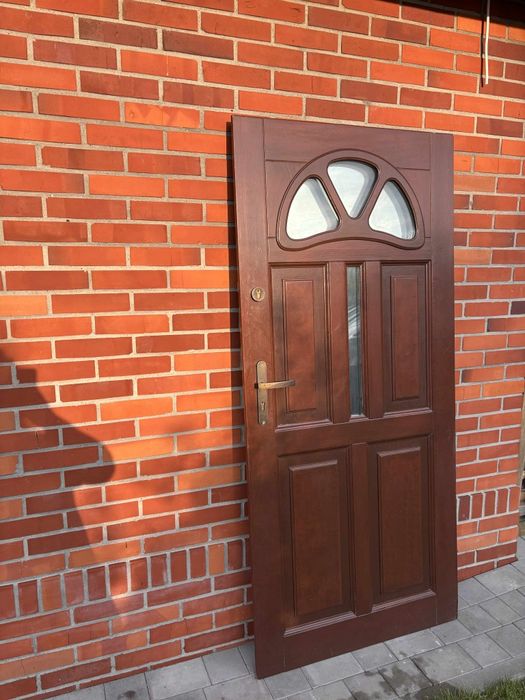 Masywne Drzwi drewniane wejściowe zewnętrzne prawe
