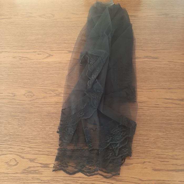 Czarny welon z koronką. Nowy.