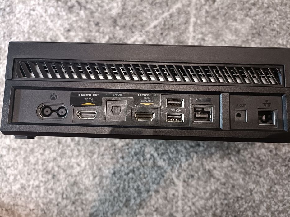 Konsola Xbox one 500gb +GTA 5