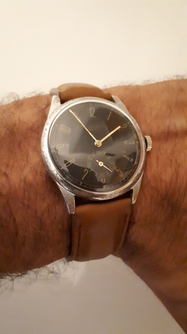 Relógio Antigo vintage Favorit Watch Swiss from 40's black dial