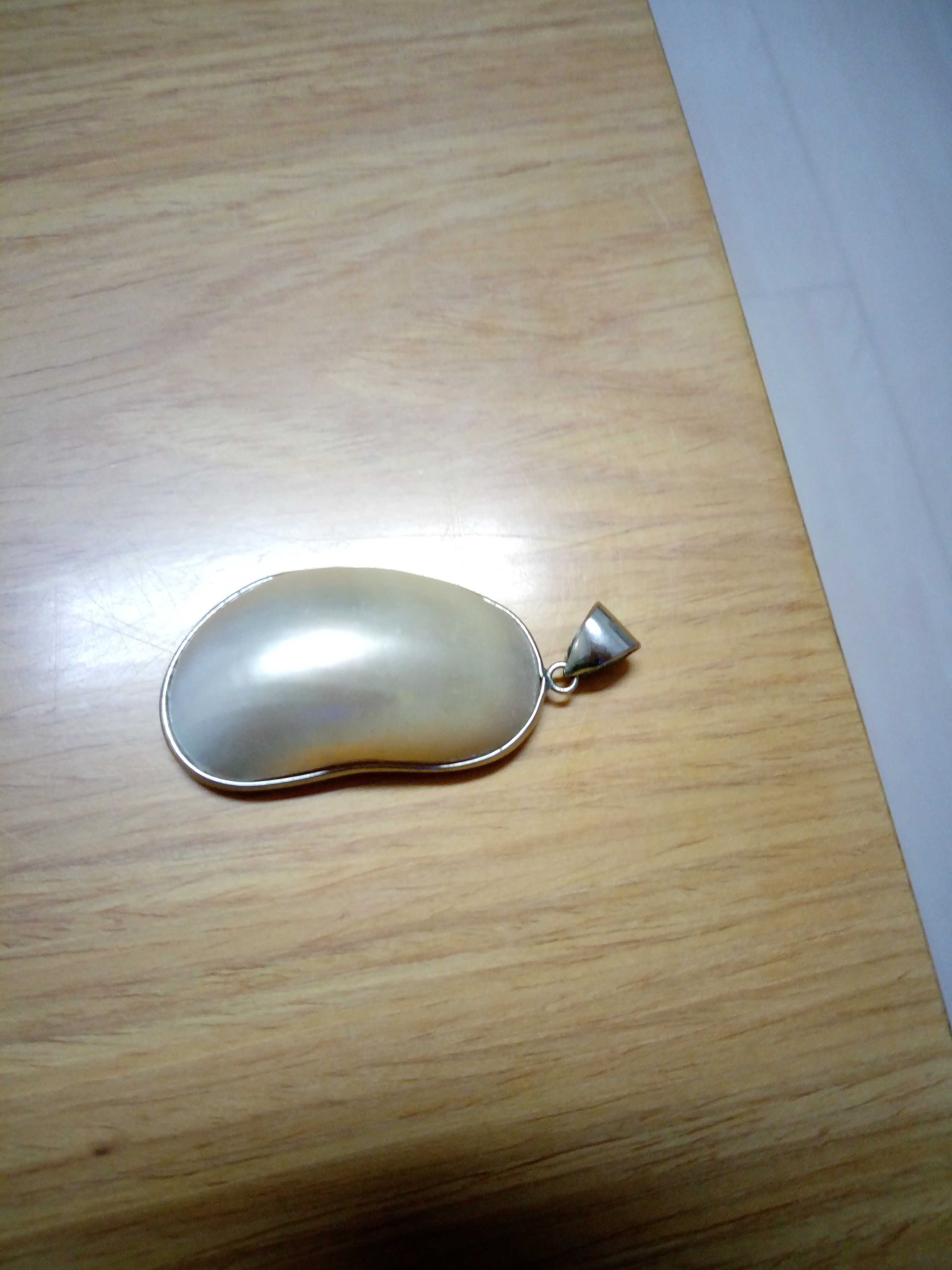 Conjunto novo de prata e pérola, inclui fio, pendente e anel