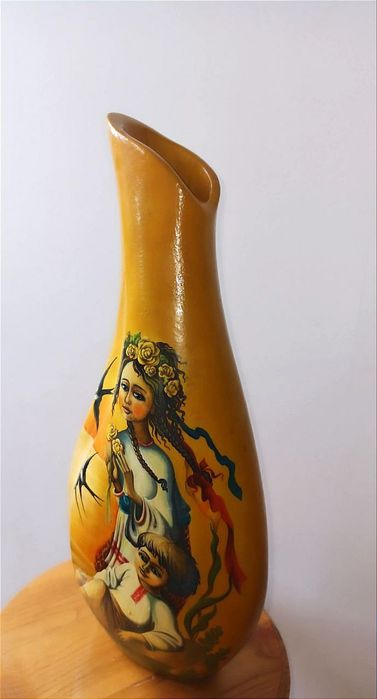 Деревянно-декоративная ваза ручной работы в украинском стиле