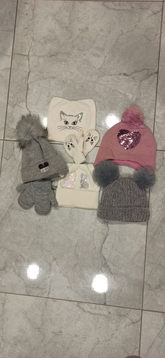 Шапки, варежки на дівчинку