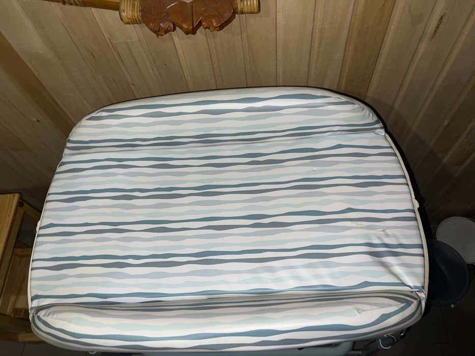 Продаю ваночку для купання зі столиком для сповивання Chicco