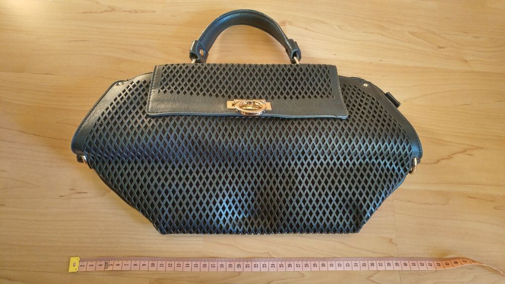 Czarna torba jak nowa