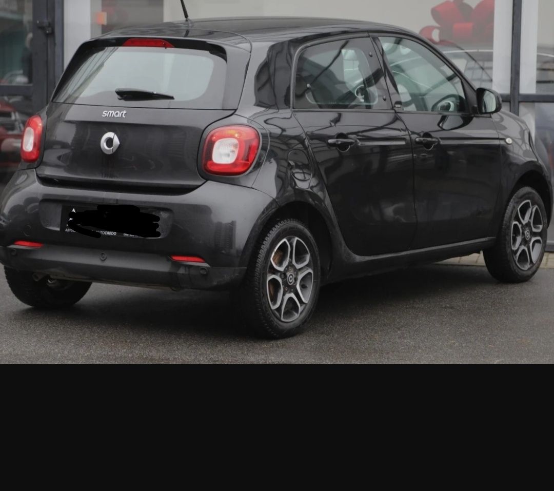 Продам автомобиль smart forfour 2015