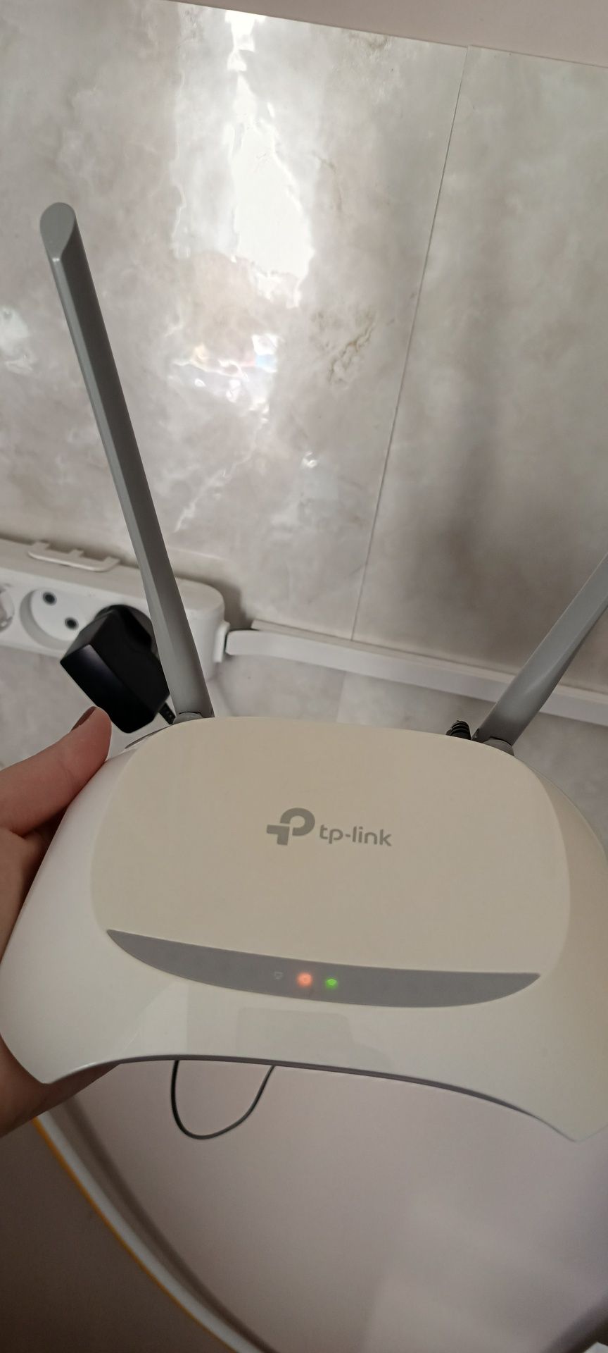 WI-FI роутер tp-link N300 + кабель живлення від power bank 9 V 
Максим