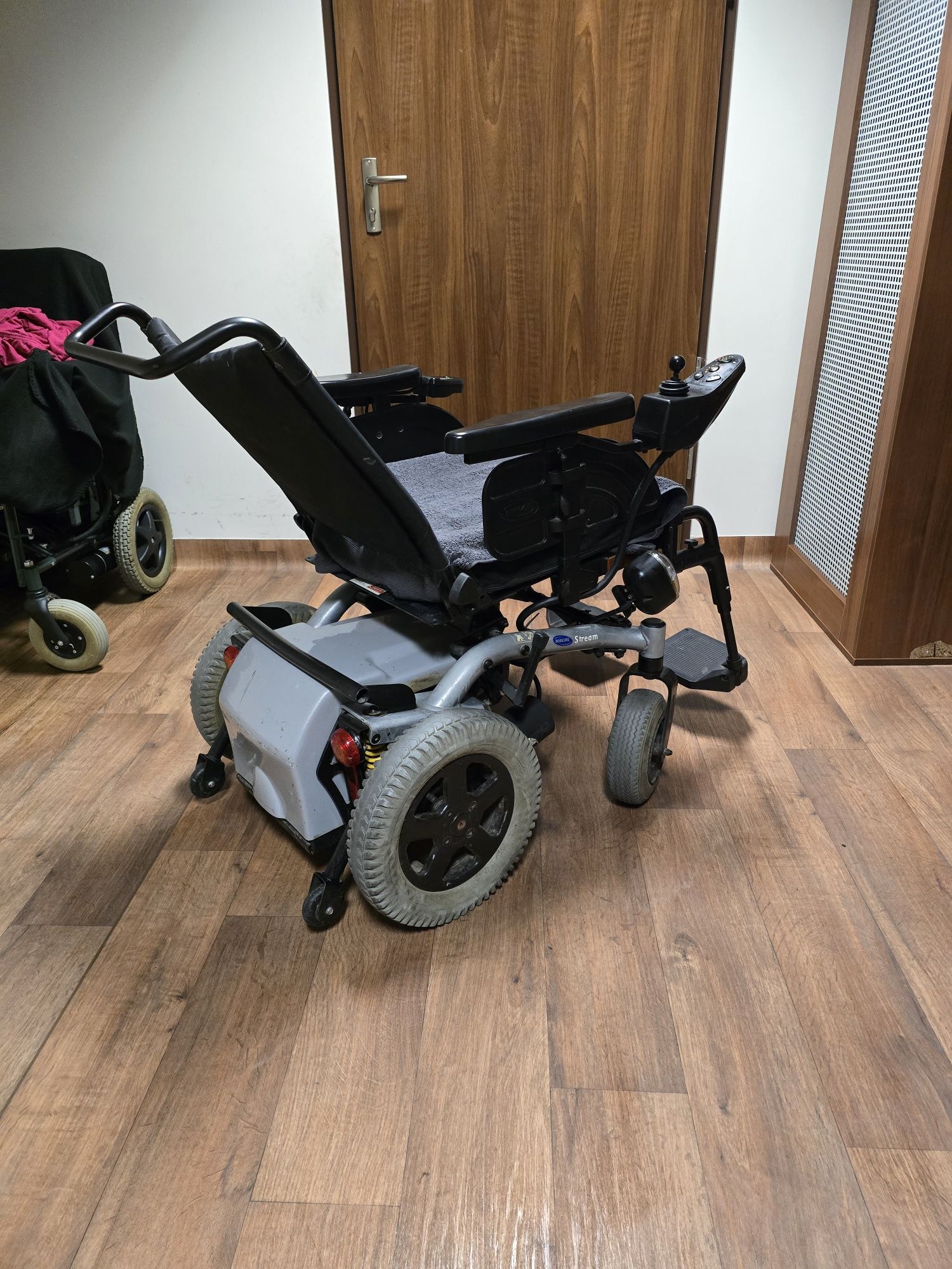 Wozek elektryczny inwalidzki Invacare stream